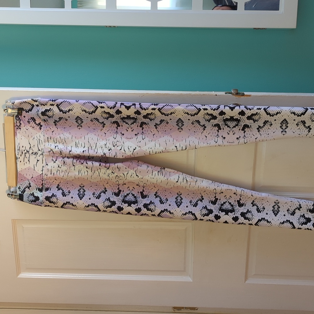 NWOT Woman's yoga pants
